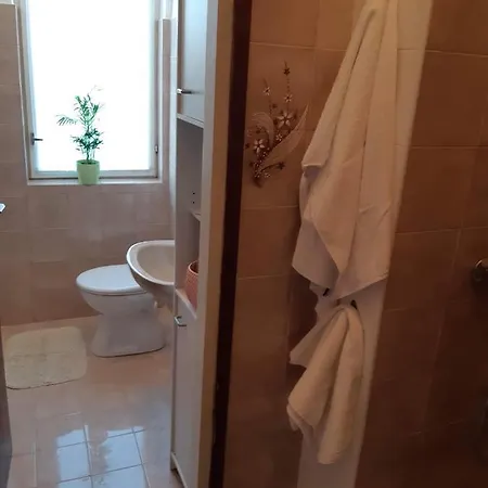 Near Centar For 2+1 At Pula, With Garden And Free Parking * Póla