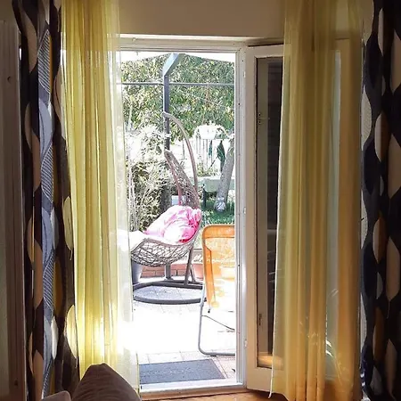 Near Centar For 2+1 At Pula, With Garden And Free Parking Póla