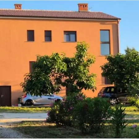 Апартаменти Near Centar For 2+1 At Pula, With Garden And Free Parking *
