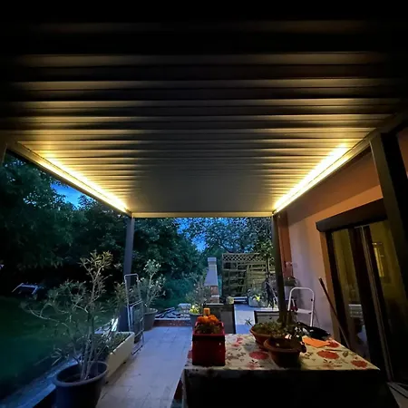 Near Centar For 2+1 At Pula, With Garden And Free Parking Póla