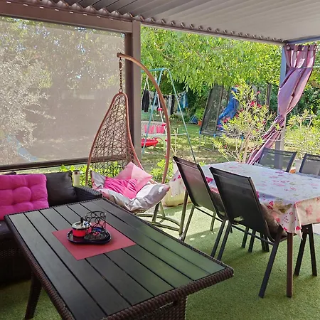 Near Centar For 2+1 At Pula, With Garden And Free Parking Apartman Póla