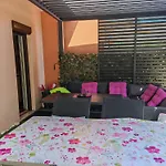 شقة Near Centar For 2+1 At Pula, With Garden And Free Parking بولا