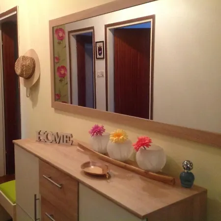 Near Centar For 2+1 At Pula, With Garden And Free Parking * 풀라