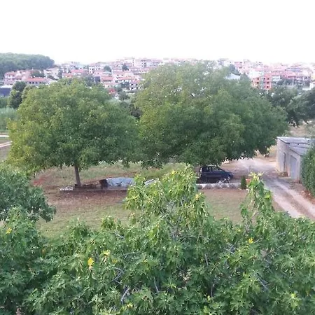 Near Centar For 2+1 At Pula, With Garden And Free Parking * 풀라