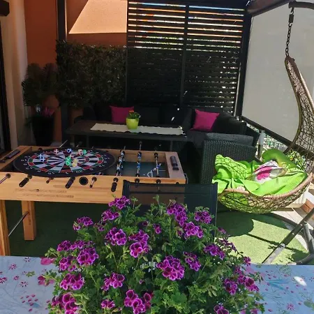 Near Centar For 2+1 At Pula, With Garden And Free Parking Apartment *