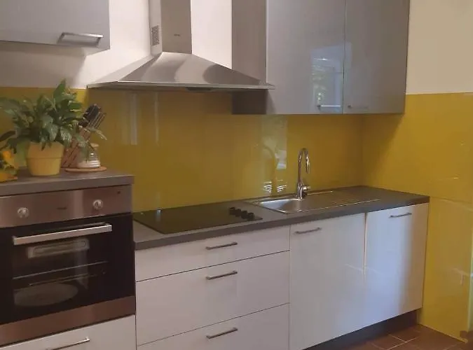 Near Centar For 2+1 At Pula, With Garden And Free Parking