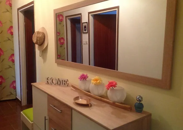 Near Centar For 2+1 At Pula, With Garden And Free Parking * Pula