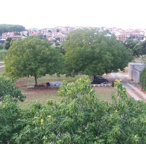 Near Centar For 2+1 At Pula, With Garden And Free Parking * Pula