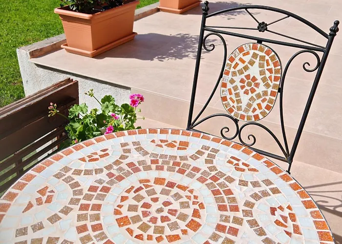 Near Centar For 2+1 At Pula, With Garden And Free Parking