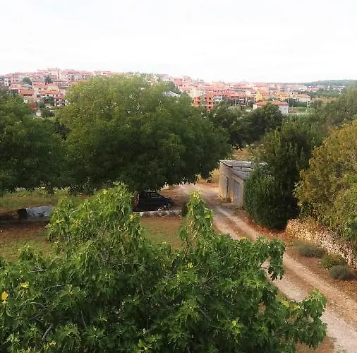 Near Centar For 2+1 At Pula, With Garden And Free Parking * Пула