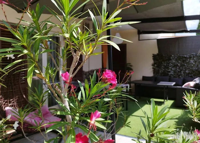 Near Centar For 2+1 At Pula, With Garden And Free Parking Апартаменти Пула
